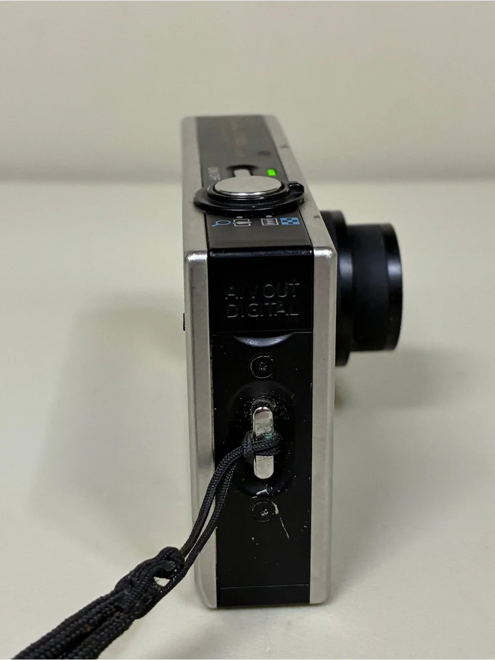 Canon PowerShot SD1000 Digital Elph 7.1MP Digital Camera Read Item Description